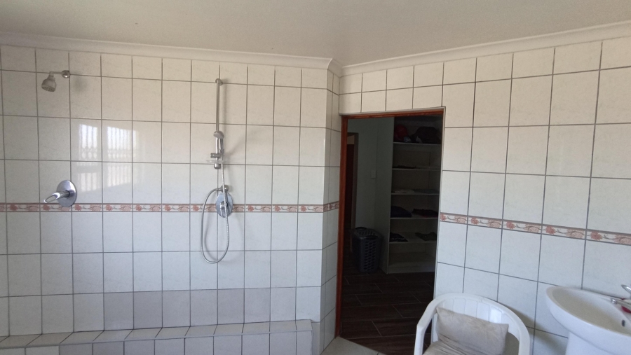 3 Bedroom Property for Sale in Louwville Western Cape